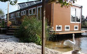 B&B Houseboat Between Amsterdam Windmills